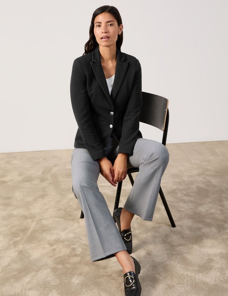 Classic Blazer in Black