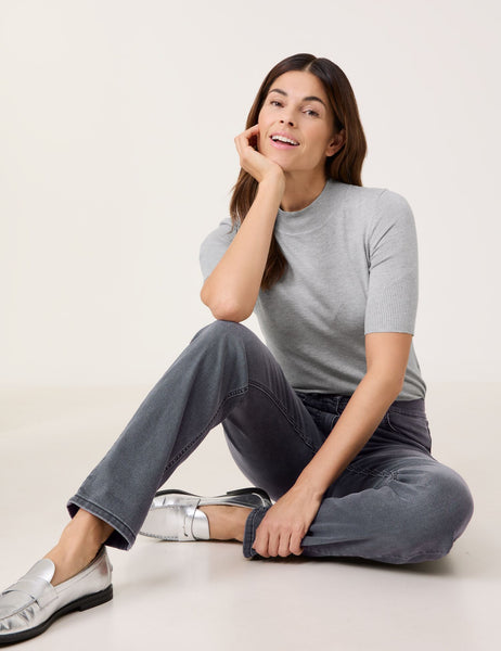 Classic Fit Jeans in Grey