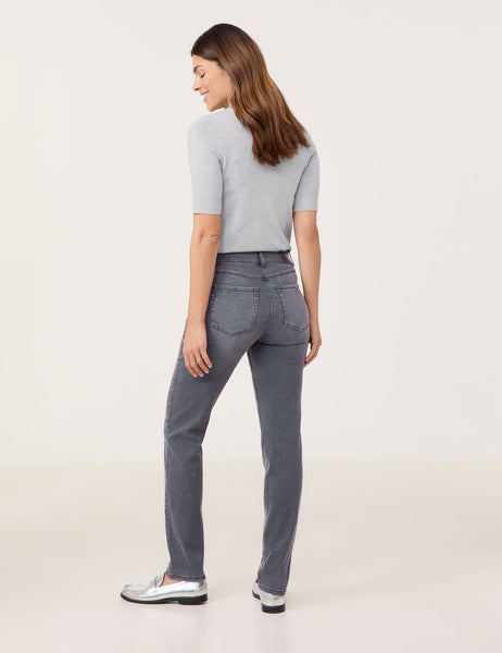 Classic Fit Jeans in Grey