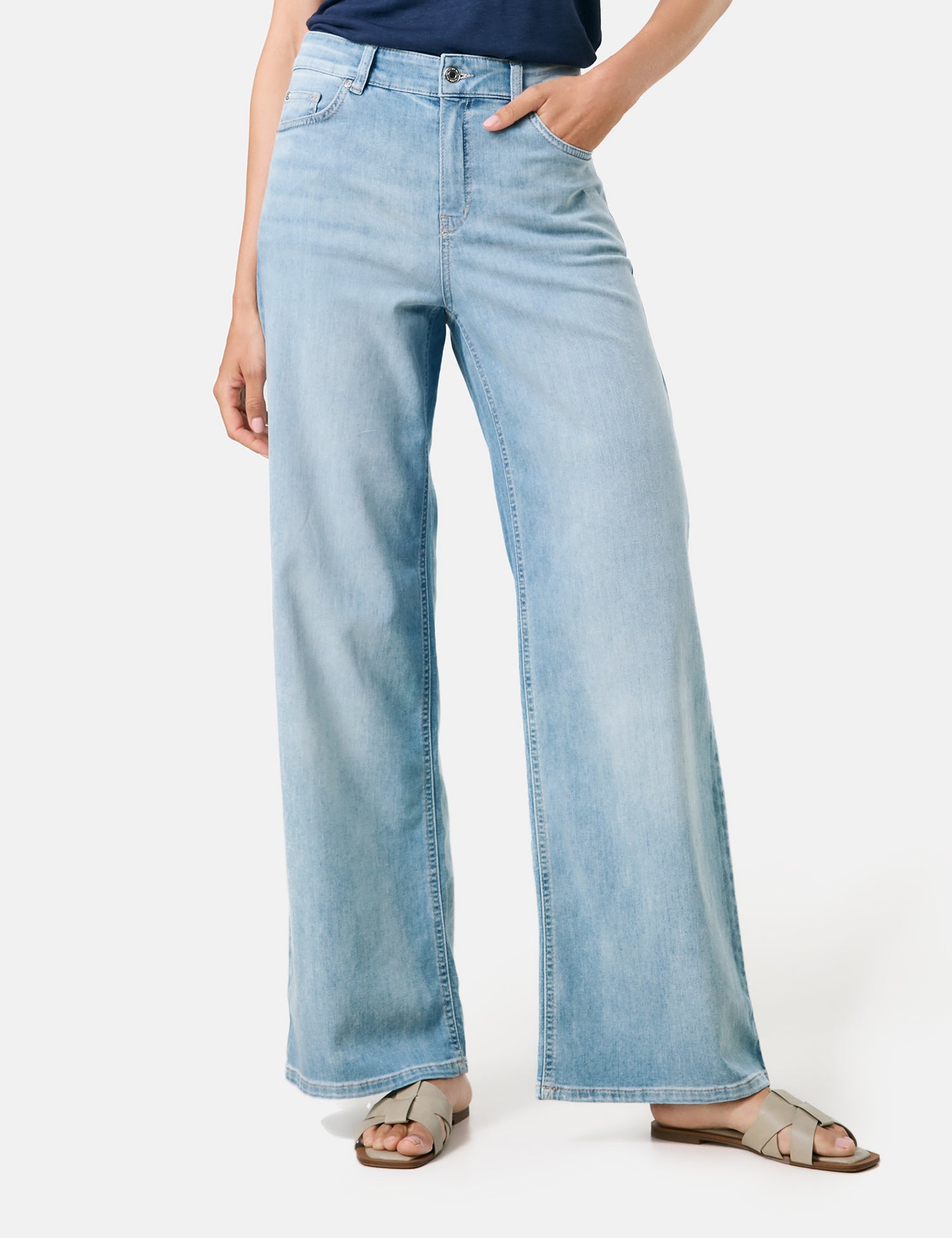 Wide-Leg Jeans