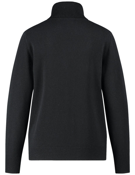 Wool/Cashmere Knit in Roll-Neck