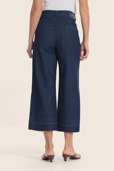 Cropped Jeans with Raw Edge